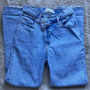 A&F ultra high rise 90s straight jean - curve love 26/2 short